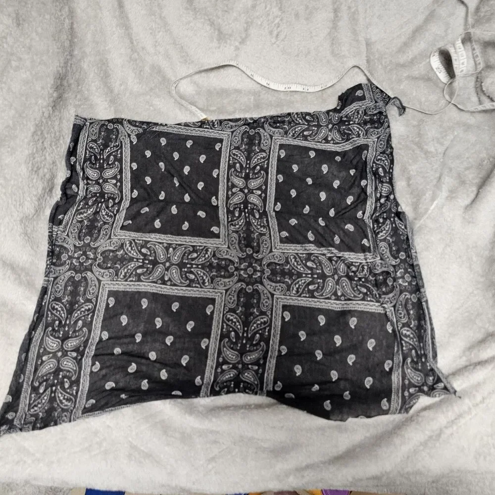 Vtg BANDANA HANKY PAISLEY GRAY Small Headscarf WESTERN COWBOY HIPPIE BIKER Silky